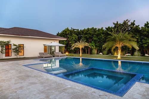 Villa En Venta En Casa De Campo, La Romana