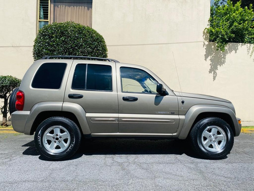Imagen 2 de 15 de Jeep Liberty 2003 Limited 4x2 At