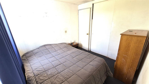 Casa De 2 Dormitorios Con Amplio Patio Y 3 Estacionamientos
