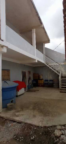 Venta De Casa Amplia (2 Niveles), Sector Santa Inés, Edo Aragua