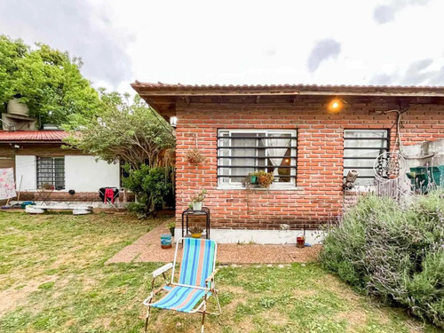 Casa A La Venta De 3 Dormitorios En 505 Bis Y 12 Gonnet
