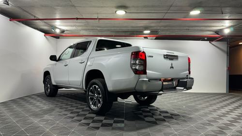 Mitsubishi L200 2.4 Dakar At CRS