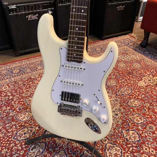 Guitarra Studebaker Stratocaster Sky Hawk Hss Vintage White