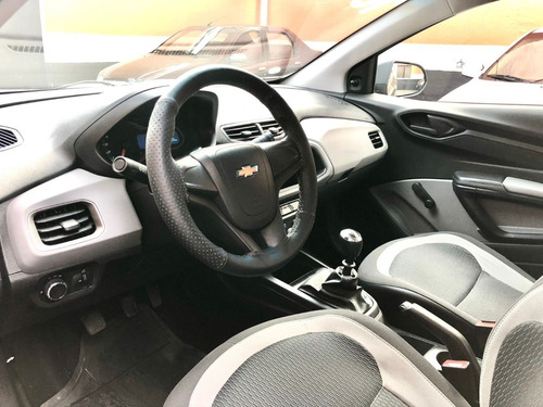 Imagem 5 de 7 de Chevrolet Onix Ls