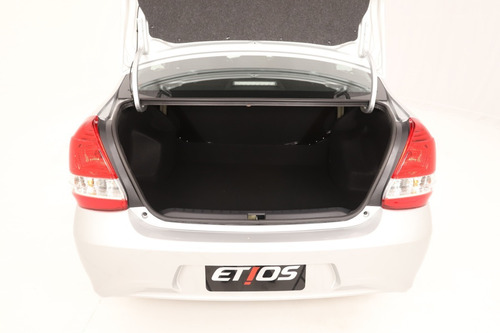 Imagen 4 de 25 de Toyota Etios 4p Sedán X 1.5vvti 6m/t