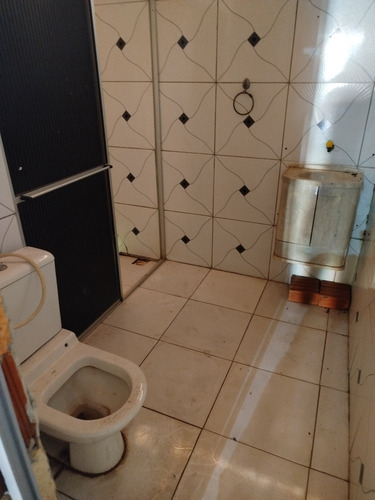 Casa Com 2 Quartos, 2 Banheiro Total 9 Compartimentos Vendo