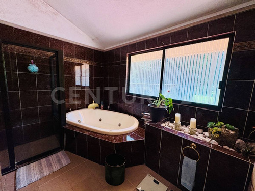 Casa En Venta Club De Golf Las Fuentes Con Jardín Y Amplio Estacionamiento
