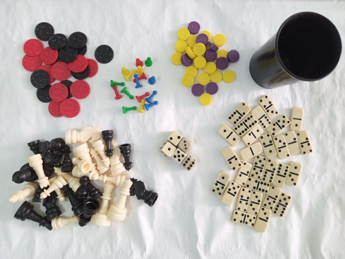 100 Juegos De Mesa, Domino. Ajedrez. Dama. Multijuegos (Usado)