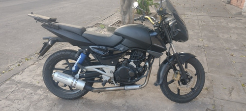 Imagen 2 de 5 de Rouser 2009
