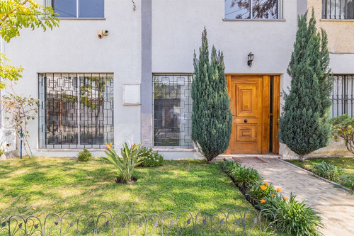 Casa En Venta De 3 Dorm Con Dpto Independiente. Las Condes