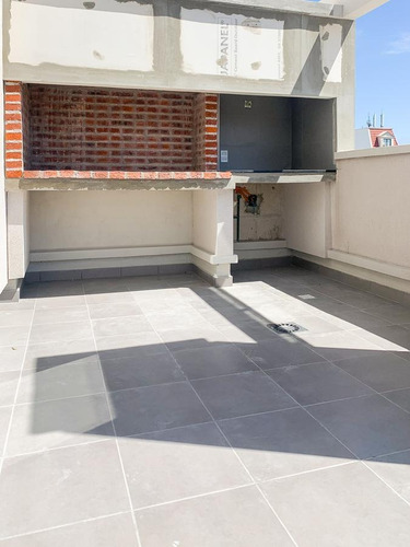 Venta De Apartamento 1 Dormitorio Con Terraza Y Parrillero En Tres Cruces
