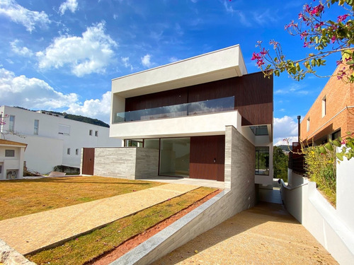 Imagem 2 de 30 de Casa Nova E Moderna Com Vista Incrível No Residencial Sociedade Alphasitio, Em Alphaville, Santana De Parnaíba-sp. 551m² De Área Construída, 523m². - Ca0141