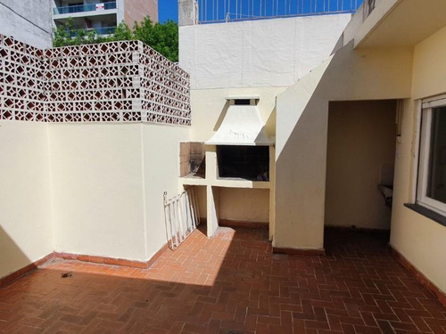 Comodo Departamento, Dos Dormitorios, Patio Con Parillero, Balcon, Sin Expensas !