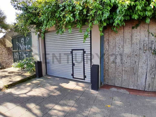 Casa 3 Ambientes Con Consultorios En Esquina - Ubicación Privilegiada En José Mármol.