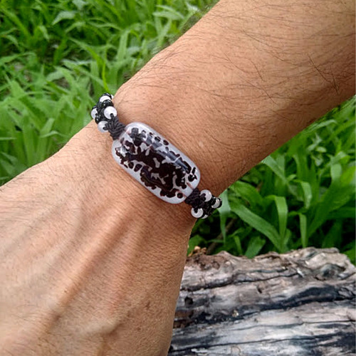 Imagen 2 de 2 de Pulsera Tejida Chaquiron Oreo
