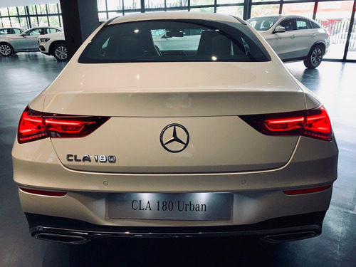 Imagen 3 de 13 de Mercedes Benz Cla200 Amg Line At 2023 0km Blanco