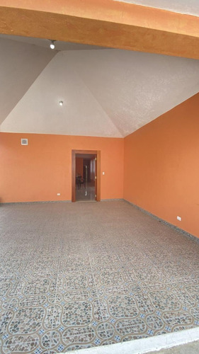 Vendo Preciosa Casa En Tamboril En La Urbanización República De Israel En Santiago, República Dominicana