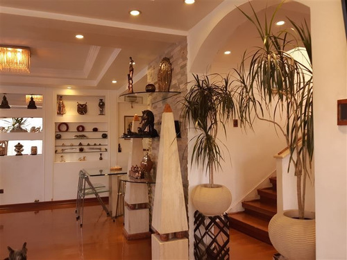 Casa En Venta De 8 Dorm. En Recoleta