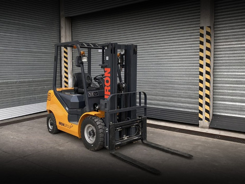 Imagen 2 de 8 de Autoelevador Iron 2.5 Tn - T. Triple - Desp.lat(dolar Ofic)