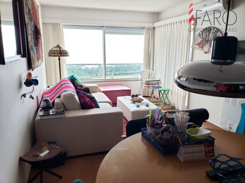 Imagen 2 de 28 de Apartamento De 1 Dormitorio En Torre De La Mansa Con Servicios - Punta Del Este Mansa