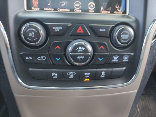 Imagen 10 de 15 de Jeep Grand Cherokee Overland 5.7 2015