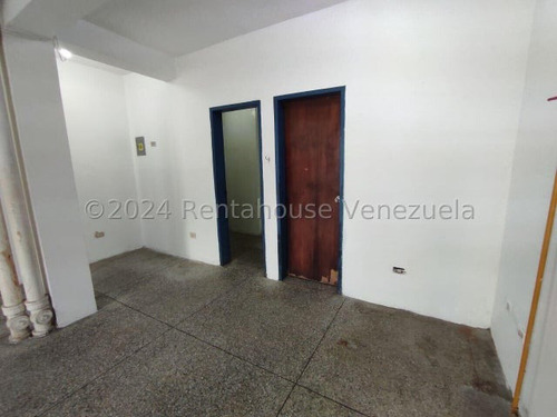 Maria Luisa Mendoza Alquila Extraordinario Local Ideal Para Ese Negocio, Avenidas Principales,amplio Y Acogedor, Baño, Deposito, Y Extraordinarias Caracteristicas! 2 4 2 8 1 8 2