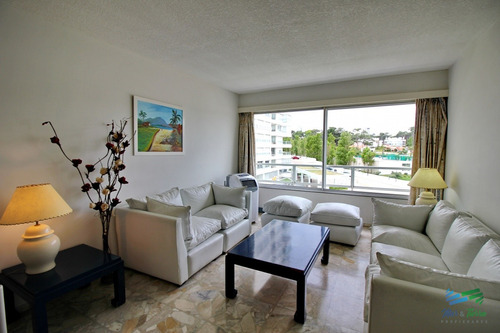 Alquilo Apartamento 2,5 Dormitorios En Playa Mansa, Complejo Lincoln Center, Punta Del Este.