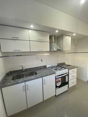 Imagen 2 de 15 de Complejo De Duplex 3 Amb C/ Coch. En Vta Lanus Este (411)