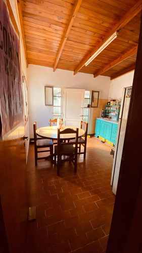 Casa En Venta - 2 Dormitorios 1 Baño - Cochera - 216mts2 - Las Flores