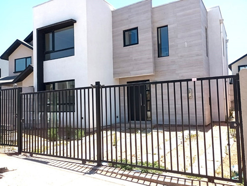Vende Casa Nueva En Sector Residencial - La Serena