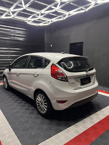 Ford Fiesta Kinetic 1.6 Titanium Powershift 120cv