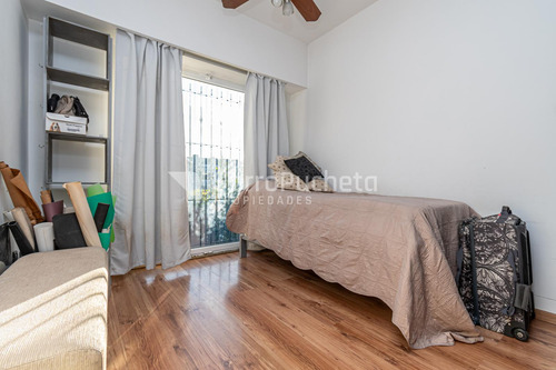 Venta Chalet 4 Ambientes Con Jardín Y Piscina En Haedo.