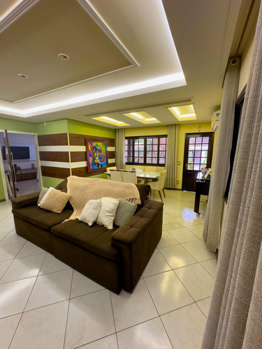 Casa Moderna Com 4 Suítes E Painel Solar Em Vargem Grande