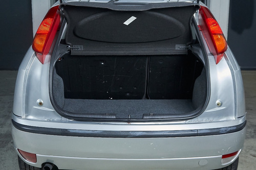 Imagen 10 de 17 de Ford Focus 1.6 Ambiente Mp3