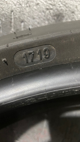 Pneu Dianteiro Michelin Scorcher 11 130/60 B21 (Usado)