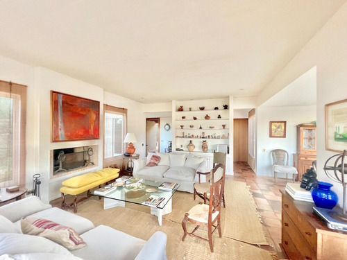Oportunidad Gran Casa A Pasos De La Playa En Venta, Cachagua