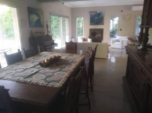 Excelente Casa En El Corazon Del Barrio!!!!