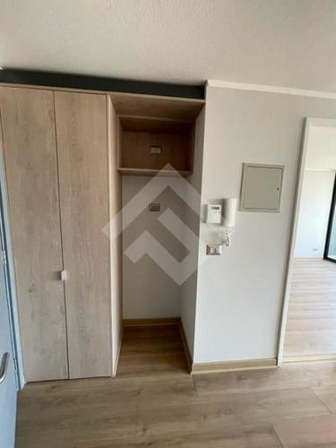 Imagen 2 de 13 de Departamento En Venta De 2 Dorm 2 Baños. En Santiago