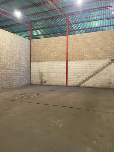 Imagen 3 de 14 de Johanna Castillo Alquila Galpon Castillito 1200 Mts