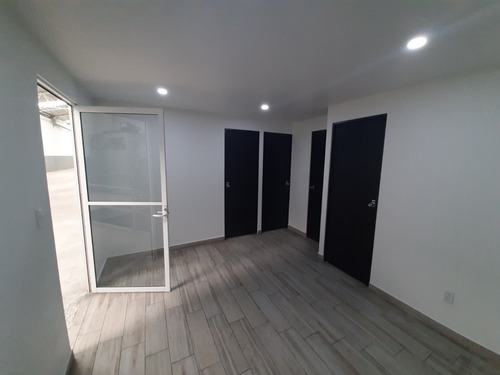 Imagen 8 de 11 de Bodega Con Oficinas Dentro De Parque A 200 Metros Del Metro