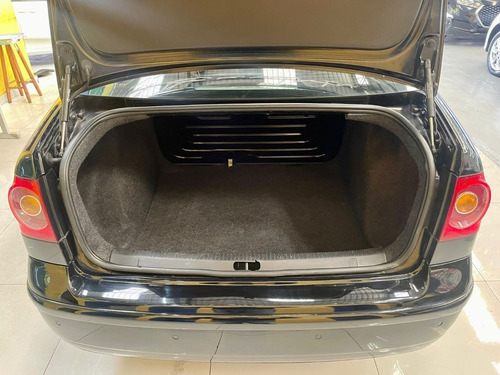 Imagem 7 de 12 de Vw / Polo Sedan 1.6 2012