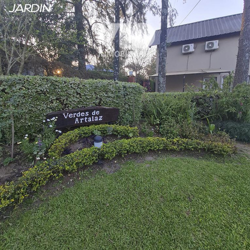 Complejo Turístico Con Piscina En Colón