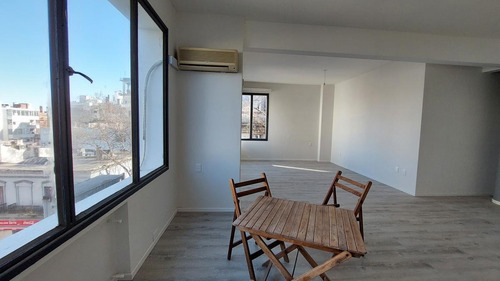Imagen 4 de 15 de Apartamento En Venta De 2 Dormitorios En Centro - Reciclado