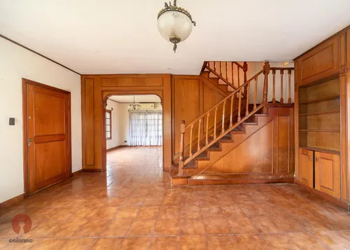 Casa Seis Ambientes En Venta En Barrio Parque Bernal