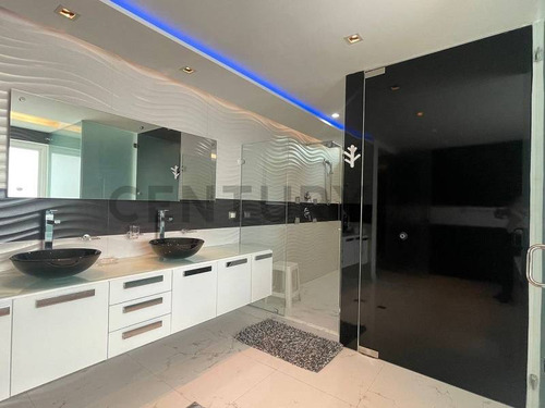 Casa En Venta En Lechería Cr Las Villas