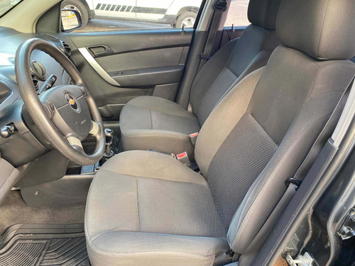 Imagen 10 de 13 de Chevrolet Aveo 2017 1.6 Ls Aa Radio Nuevo Mt