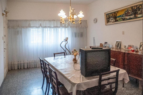 Casa Y Dpto Sobre Lote De 10x34 M² En Zona Ward