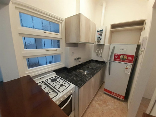Imagen 2 de 9 de Departamento De 2 Ambientes Todo A Nuevo, Con Patio, En Inmejorable Ubicación, 48 M2