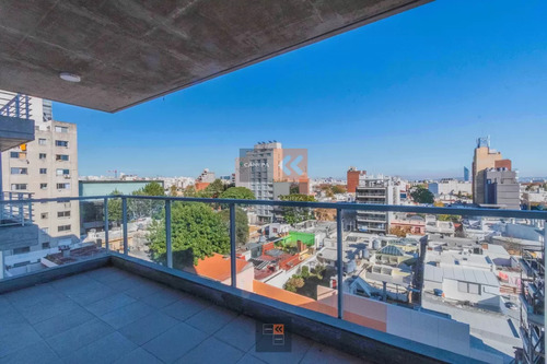 Edificio De Viviendas De 1 Y 2 Dormitorios Con Patio Verde.