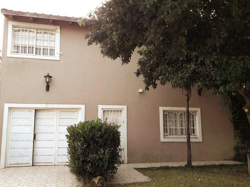 Oportunidad Casa  En Venta 4 Dormitorios Barrio Los Robles 